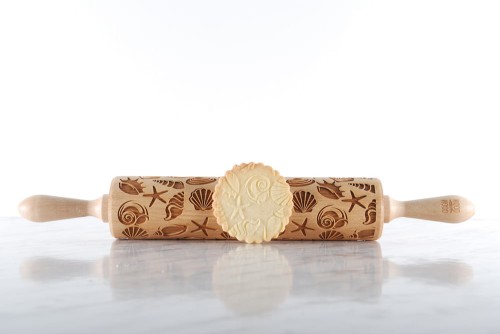 Easter baking with shells pattern – wooden rolling pin