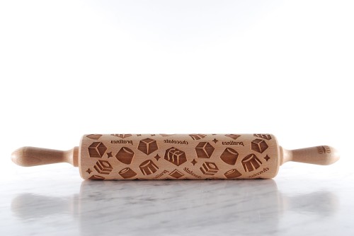 engraved wooden rolling pin pralines motif on cookies Mood for Wood