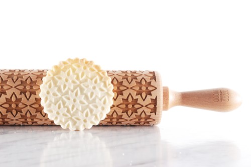 grawerowany wałek bukowy róża wiatrów i kwiaty do ciastek Mood for Wood