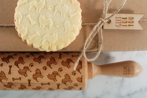 Wooden rolling pin with Pomernian dog