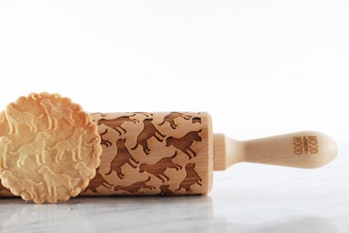 engraved beech wooden rolling pin with Labrador motif