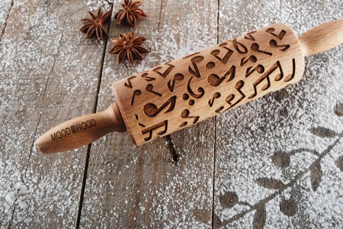 Mini rolling pin with notes design