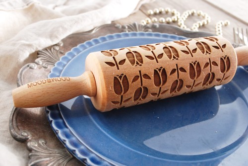 Mini wałek do ciasta laserowo grawerowany w tulipany - od Mood for Wood