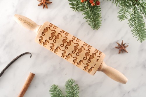 Mini drewniany wałek do ciastek w koniki morskie - od Mood for Wood