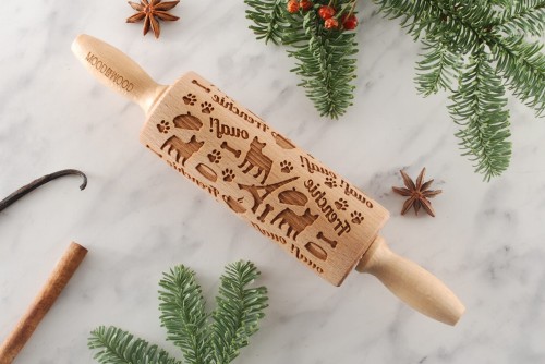 Mini wałek do ciasta z drewna bukowego z psem rasy bulldog francuski