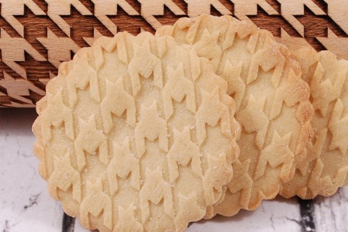 Ciastko z wytłaczanym wzorem