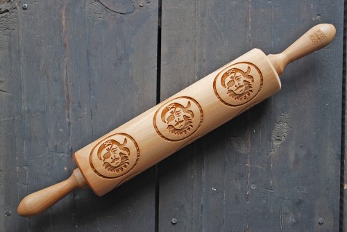 Laserowo grawerowany wałek do ciastek - od Mood for Wood
