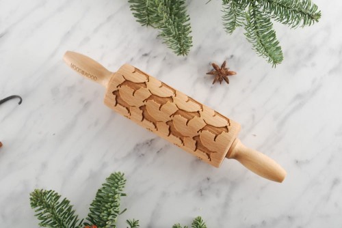 Mini wooden rolling pin engraved with dogs pattern