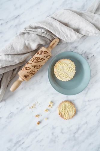 Mini embossed rolling pin with feathers