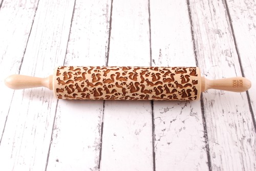 Mood for Wood beech rolling pin with deep engraving cheerful squirrels
