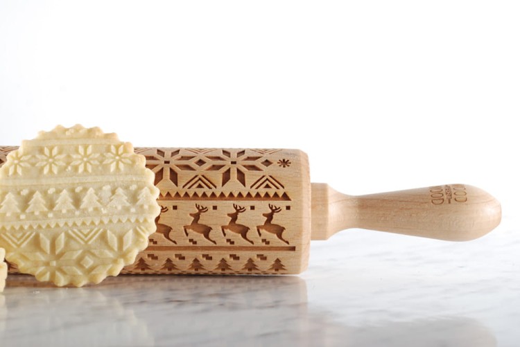 Engraved wooden rolling pin Norwegian sweater motif raised pattern