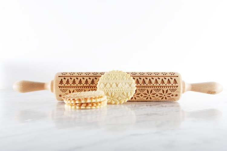 Decorative rolling pin with deep engraving for cookies