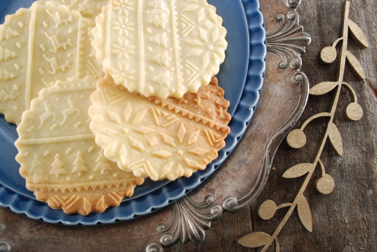 Fondant rolling pin with Nordic sweater pattern