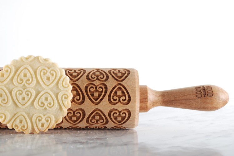 Engraved wooden rolling pin Licitar Heart – raised cookie pattern