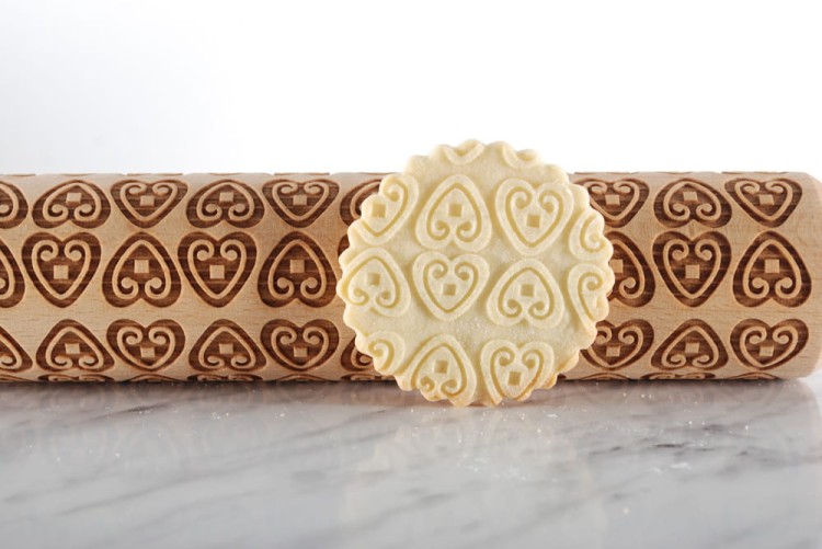 Beech wood rolling pin with deep engraving – Christmas cookies