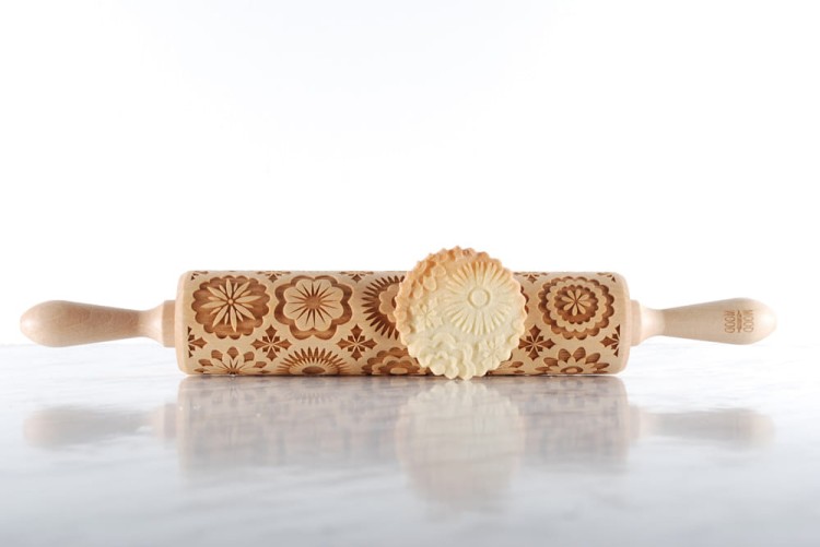 Christmas cookies mandala engraved pin