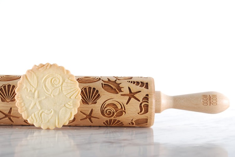 Eco-friendly beech rolling pin Shells with deep engraving