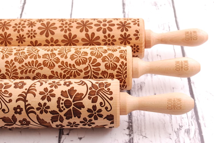 Zestaw trzech grawerowanych wałków do ciasta we wzory kwiatowe