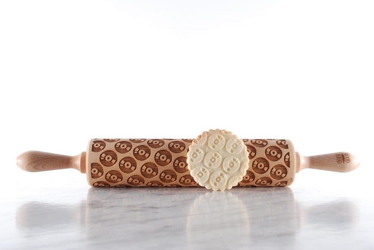 Beech engraved rolling pin raised relief cookies