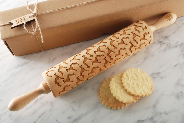 Laserowo grawerowany wałek do ciastek w psy - od Mood for Wood