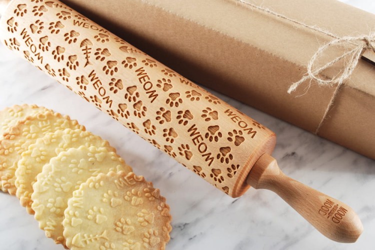 Wooden embossing rolling pin for cookies with cats' paws