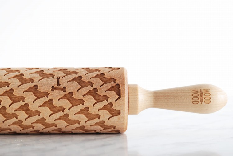 Drewniany grawerowany laserowo wałek do ciasta - od Mood for Wood
