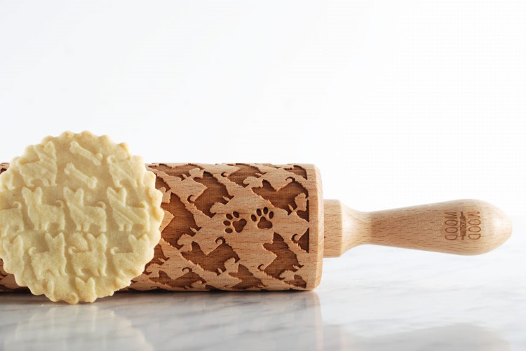 Drewniany laserowo grawerowany wałek do ciasta w psy - od Mood for Wood