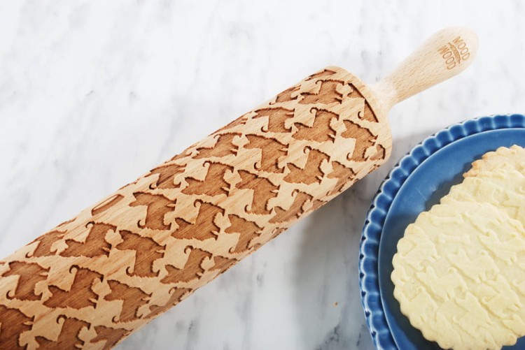 Embossing rolling pin for cookies with dogs design