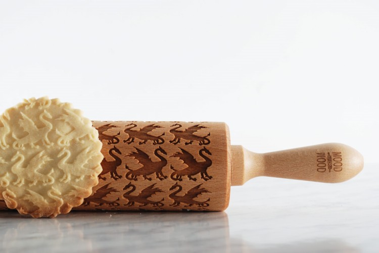 Beech rolling pin for cookies dragons – deep engraving