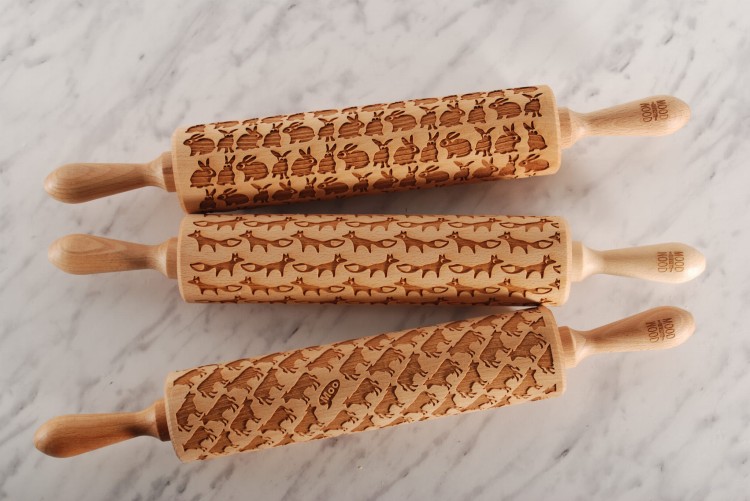 cookie embossing rolling pin fox – natural beech wood