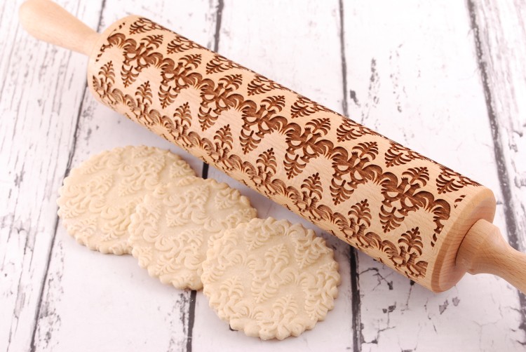 shortcrust pastry embossed with rooster cutout pattern Mood for Wood