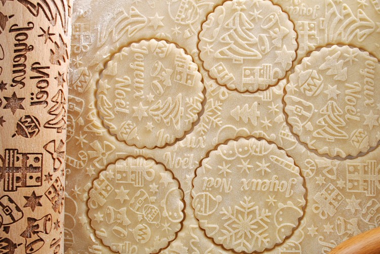Beech engraved rolling pin for gingerbread and shortcrust