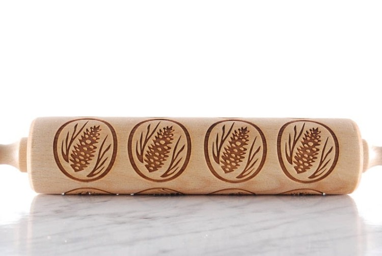 Beechwood rolling pin with pine cone motif for gingerbread