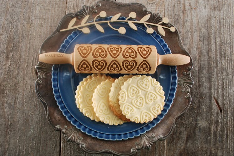 Mini wooden rolling pin with hearts