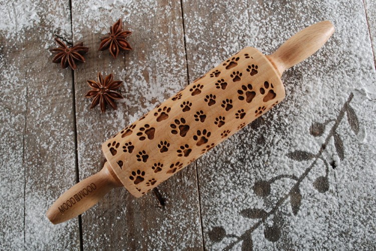 Mini rolling pin engraved in dogs' paws