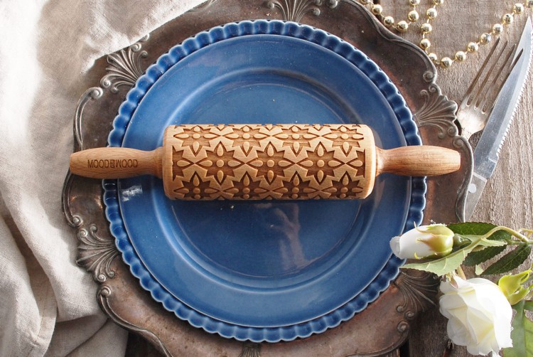 Mini rolling pin with geometric flowers