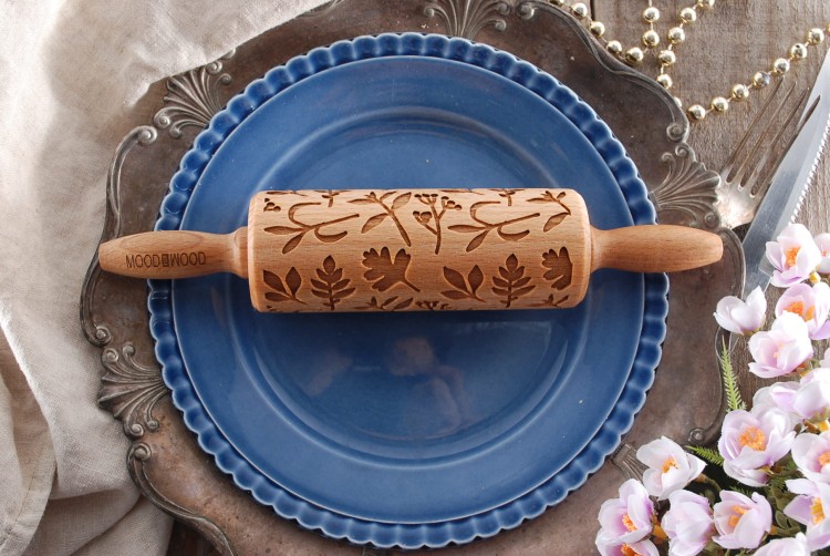 Mini rolling pin with herbal design