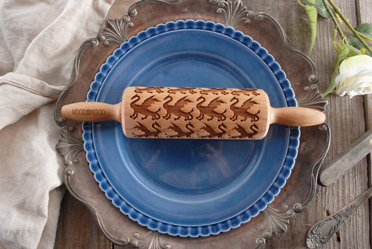 mini wałek do ciastek w smoki