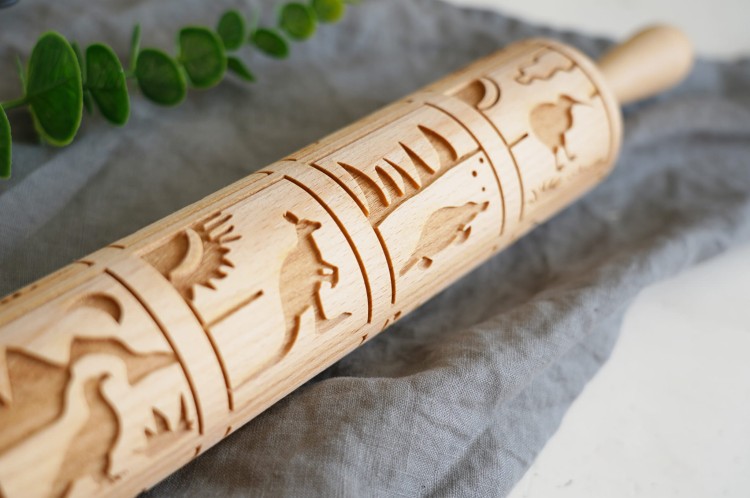 Wooden laser engraved rolling pin for cookies with Australian animals