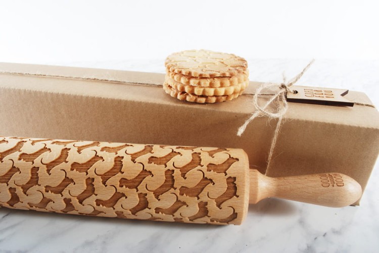 Wooden rolling pin with dogs breeds