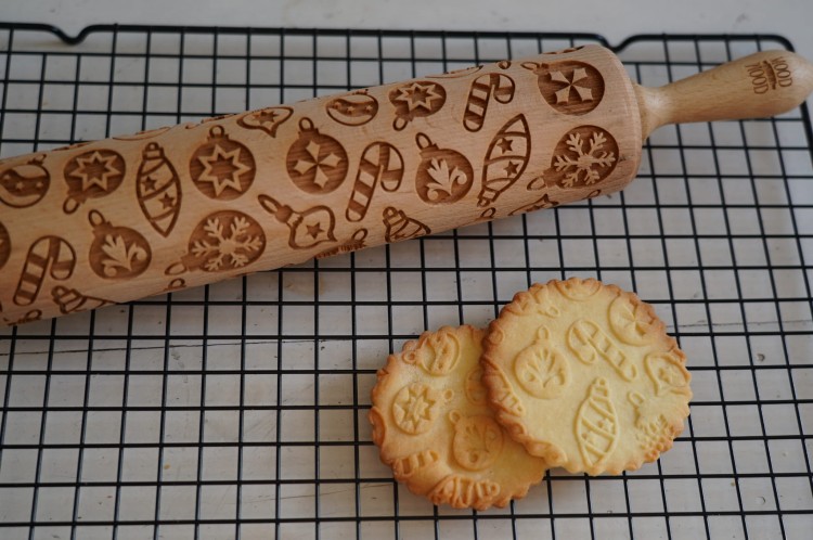 Christmas cookie rolling pin baubles