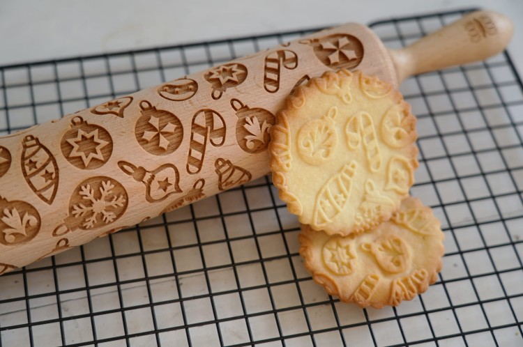 holiday engraved rolling pin baubles from Moodforwood