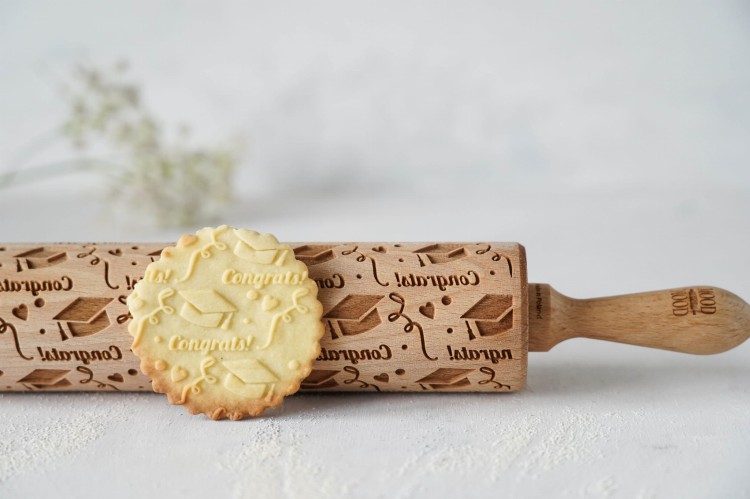 Drewniany wałek do ciasta dla abiturienta