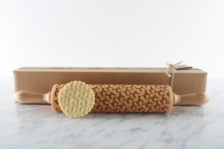 Duży wałek laserowo grawerowany w psy rasy Airedale Terrier