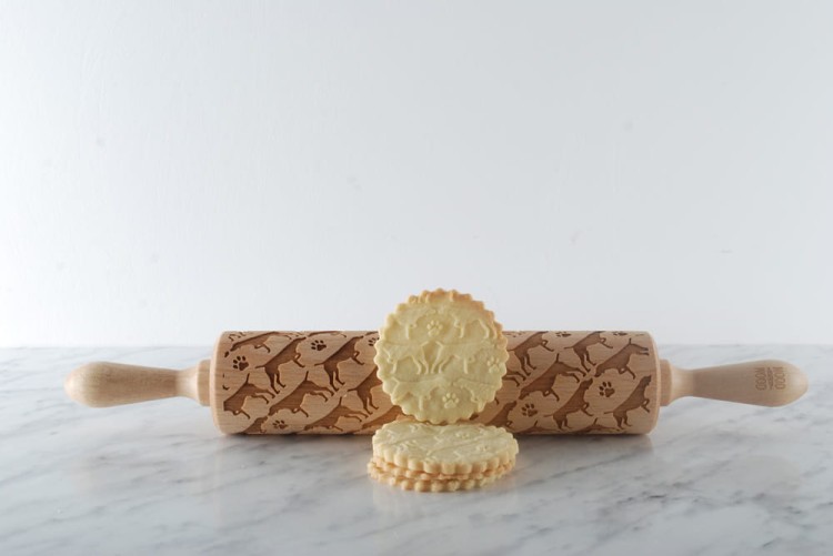 Embossing rolling pin for cookies