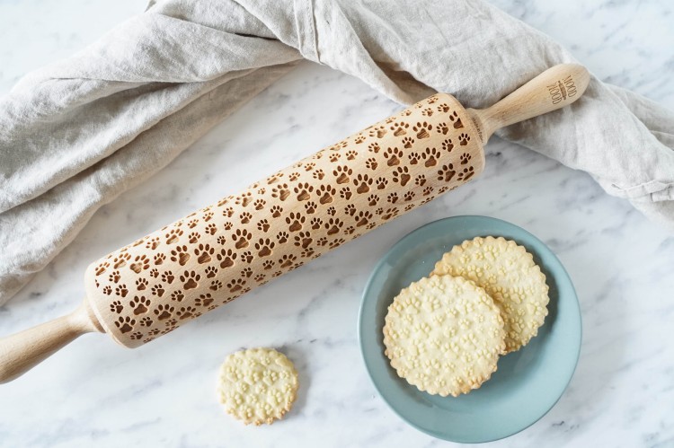 Engraved wooden rolling pin beechwood paws pattern