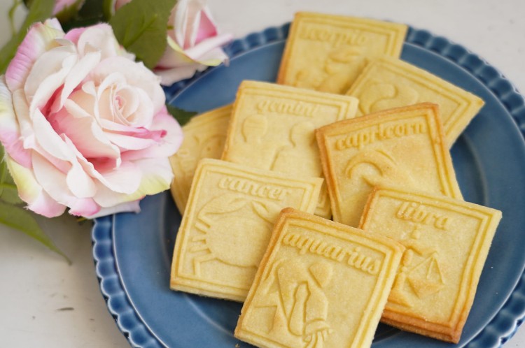 herbatniki ze znakami zodiaku - Zodiac biscuits from Mood for Wood