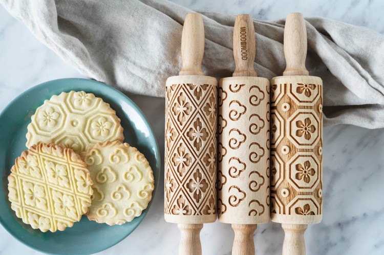 Set of three rolling pins with Japanese designs
