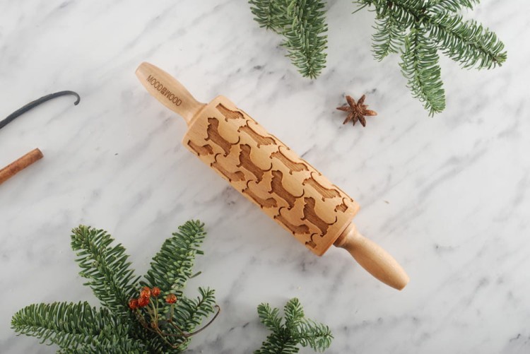 Mini wałek do ciastek z wizerunkiem psa rasy basset