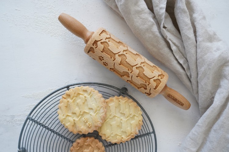 Mini engraved rolling pin with dogs